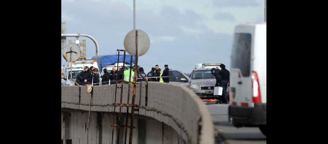 Dock Sud- interceptaron un auto y robaron 11 millones