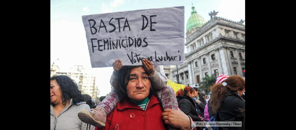 La multitud autoconvocada en el Congreso pidioacute justicia y dijo ldquoNi una menosrdquo