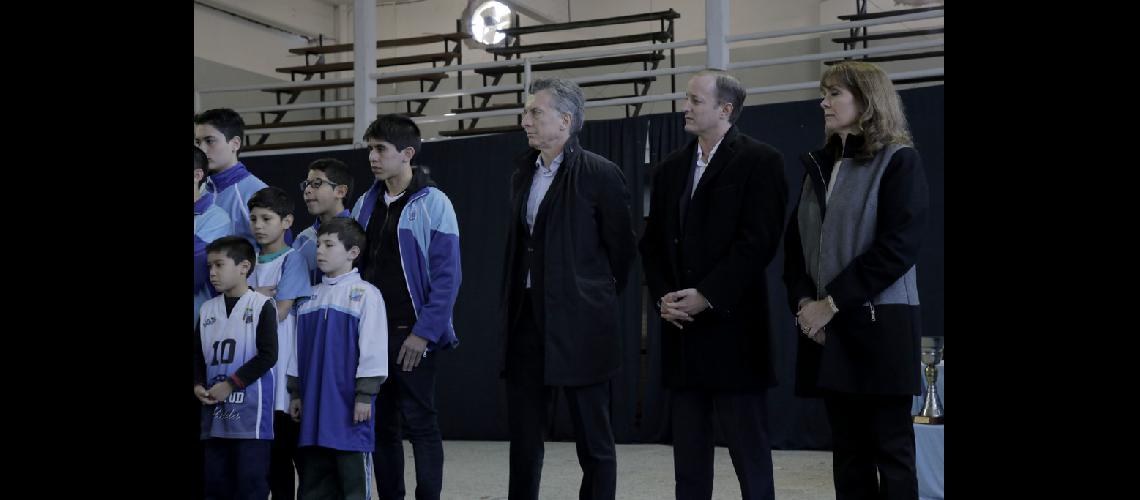 Martin con Macri y Vidal Club Juventud Unida Llavallol 7