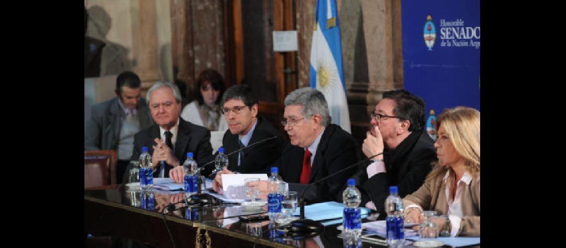 El Senado comenzoacute a discutir la propuesta de ampliar la Corte Suprema