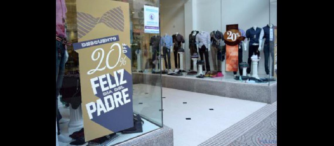 Los regalos por el diacutea del padre son hasta 123-en-porciento- maacutes caros que en la regioacuten
