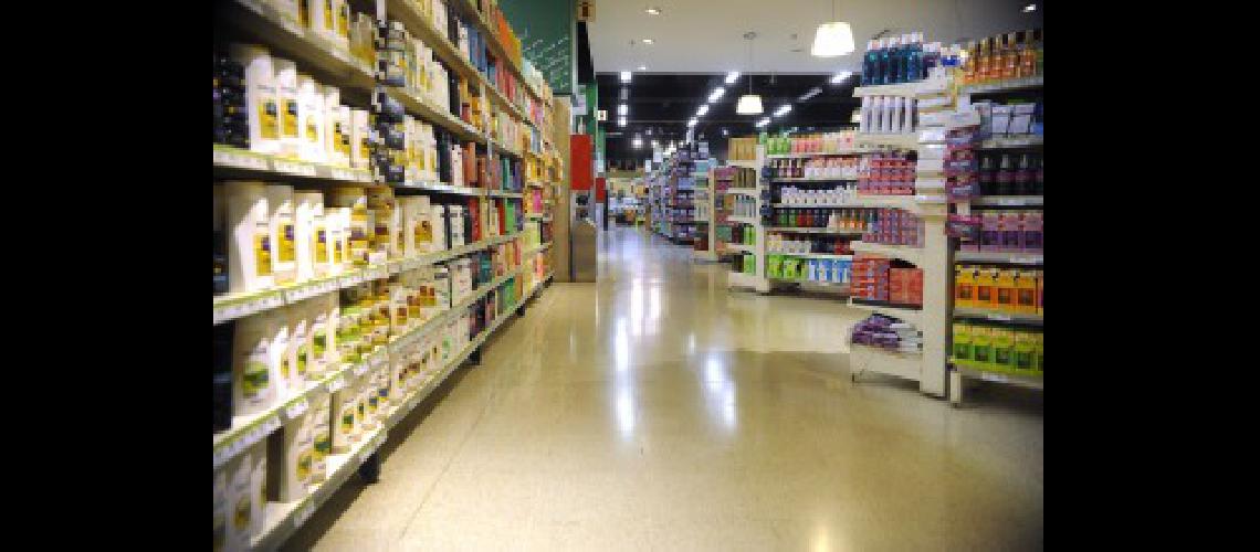 Los super incrementan las ventas y liquidan stocks a traveacutes de fuertes ofertas