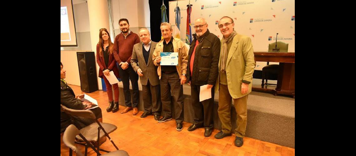 nota 2 - entrega diplomas de tercera edad