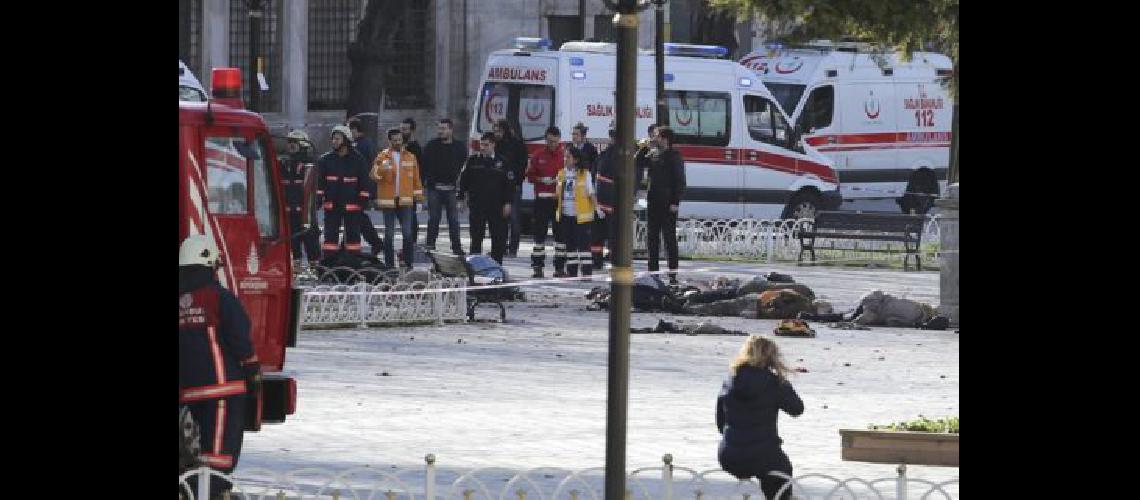 Identifican a los tres sospechosos del atentado en Estambul