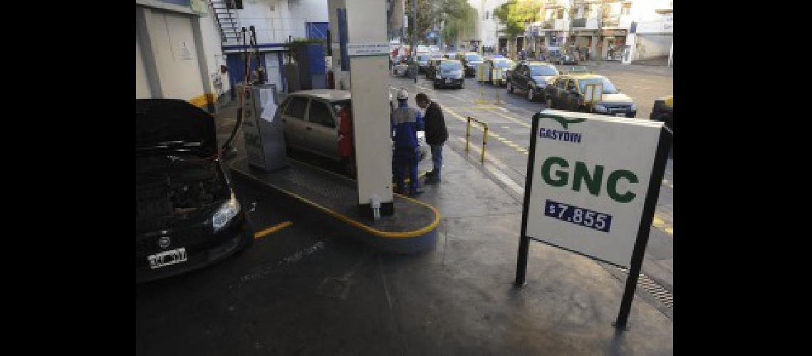 El sector privado debate si el precio del GNC debe equipararse al del gasoil