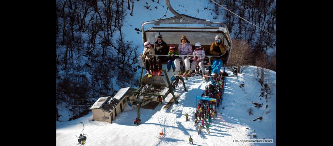 Llegoacute la nieve y los centros de esquiacute habilitaron sus pistas para los deportes
