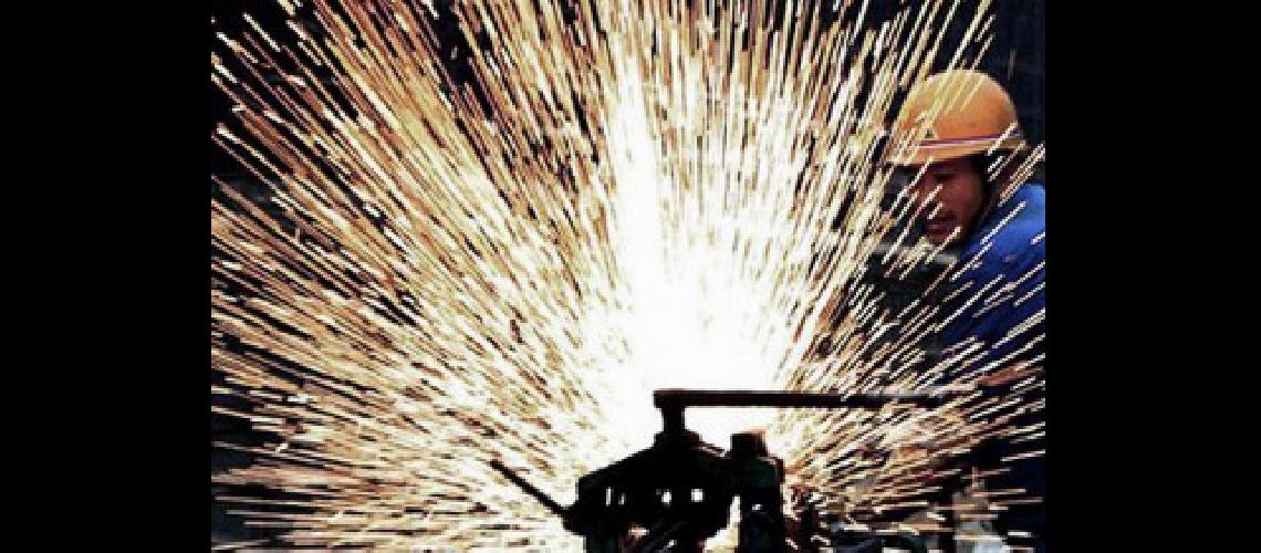 La actividad industrial cayoacute 64 por ciento en junio y acumula una baja del 33-en-porciento-  