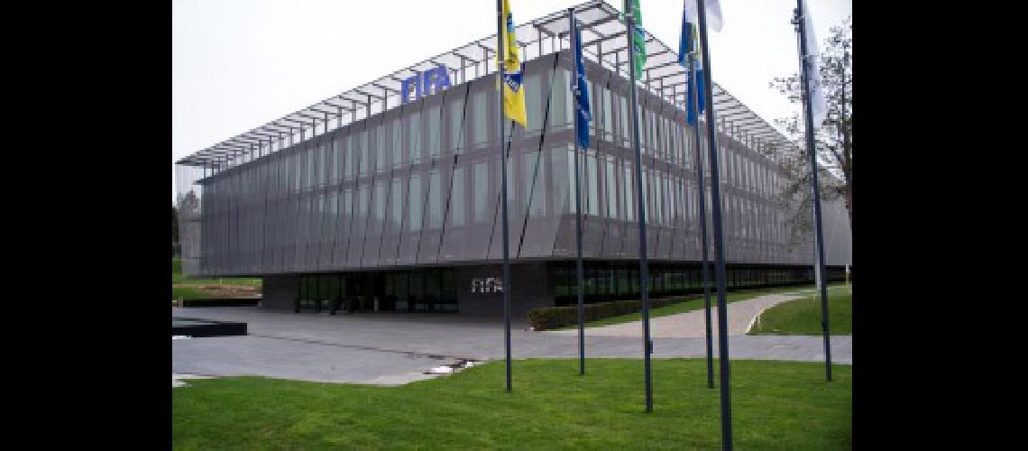 iquestLe marcaron la cancha La FIFA le envioacute una carta a Armando Peacuterez por la AFA