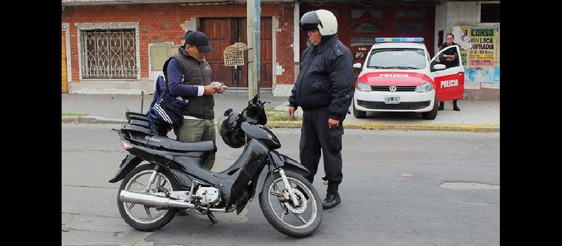 operativo-policial-en-villa-jardin-01
