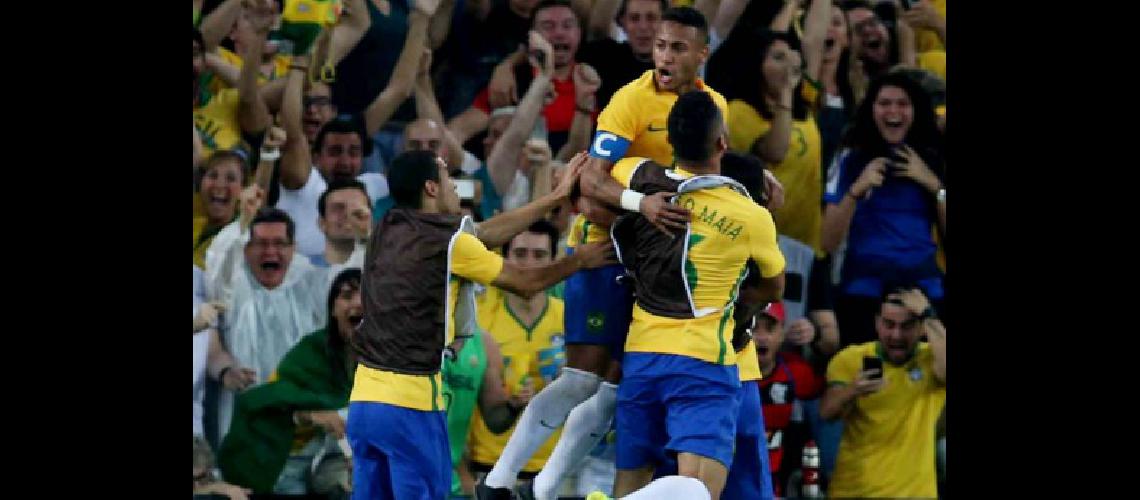 Brasil supo sufrir pasoacute por arriba a los fantasmas y ganoacute la medalla de oro en fuacutetbol