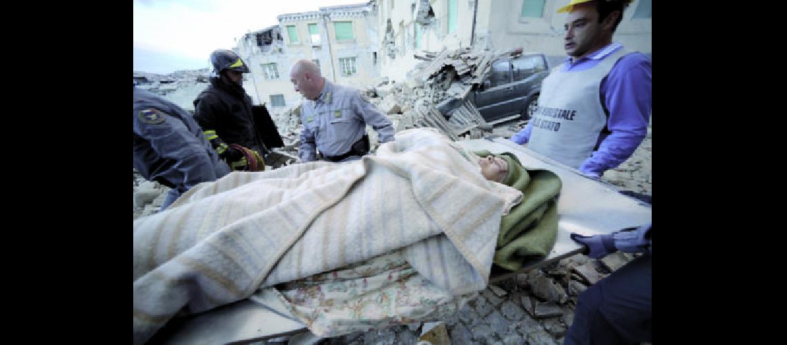 Un sismo de 62 provocoacute al menos 159 muertes en Italia