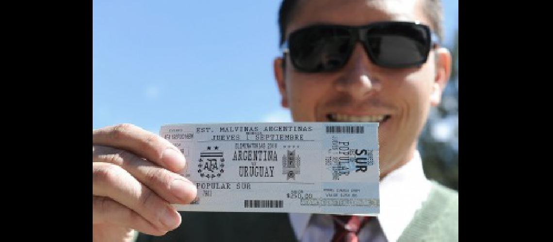 Rigurosos controles en el estadio Malvinas Argentinas por entradas falsas
