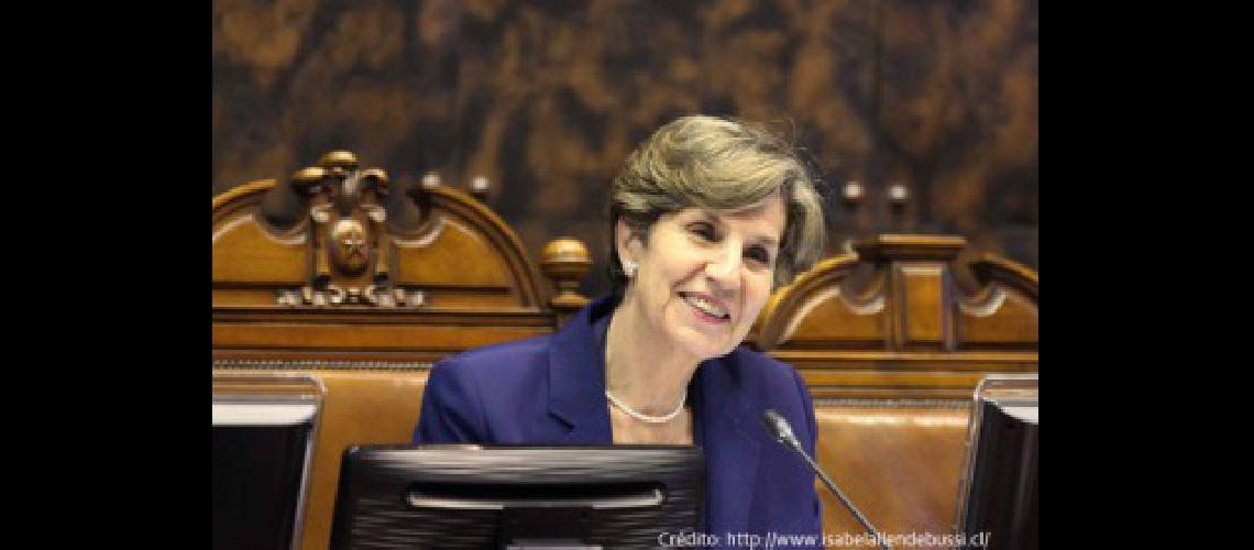 La hija de Salvador Allende anuncioacute su intencioacuten de postularse a la presidencia