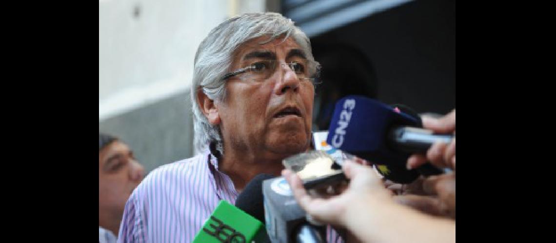 Moyano dijo que ldquolas paritarias estaacuten abiertas siemprequot y que el gobierno ldquono debe meterserdquo 
