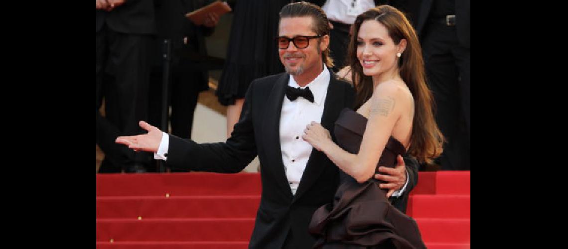 Jolie se divorcia de Brad Pitt y pide la custodia de los hijos