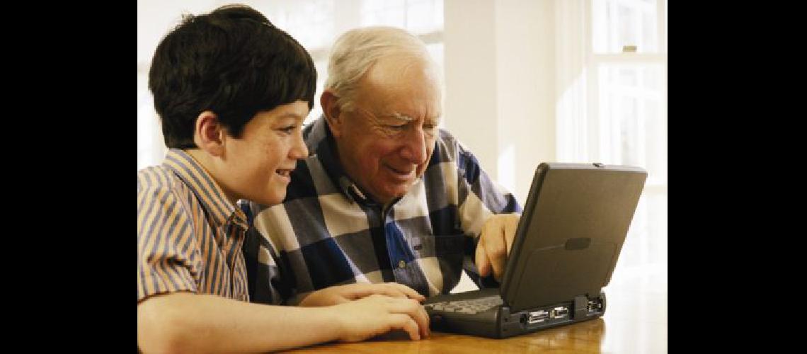 Capacitaraacuten en tecnologiacutea a adultos mayores