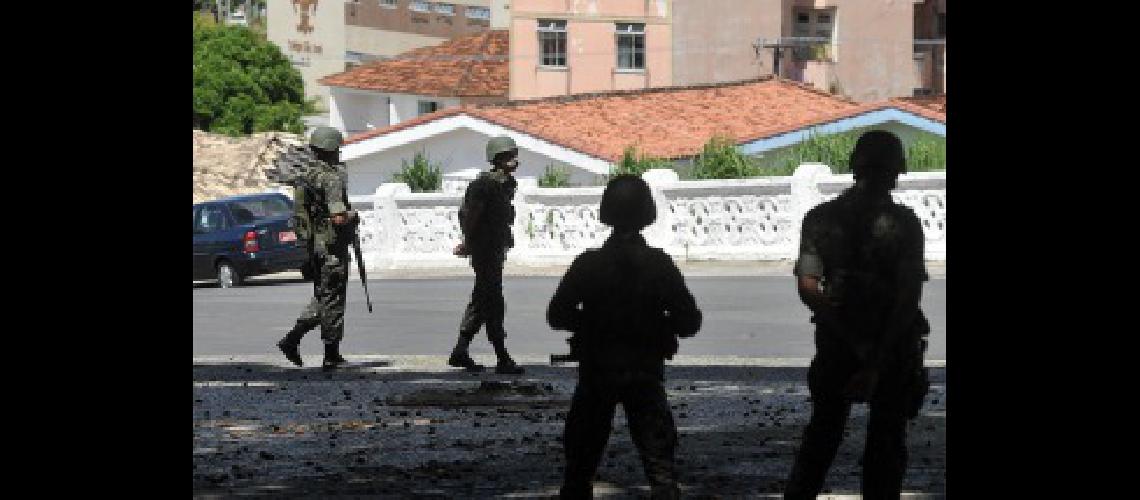 Brasil moviliza 25000 militares frente a la ola de violencia electoral