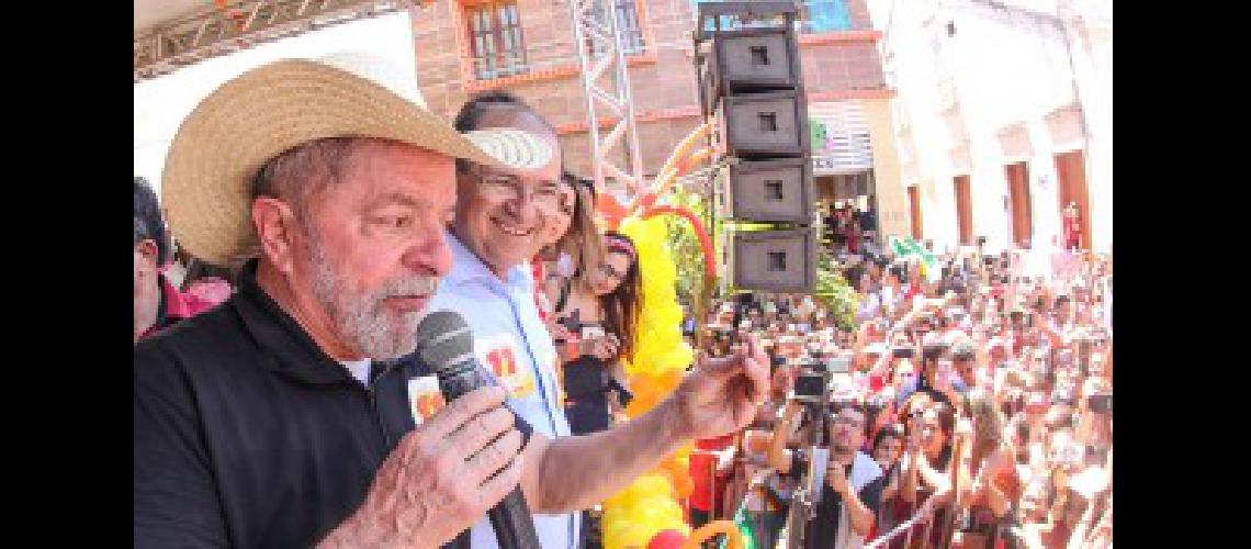 Movimientos sociales en alerta por rumores sobre la detencioacuten de Lula