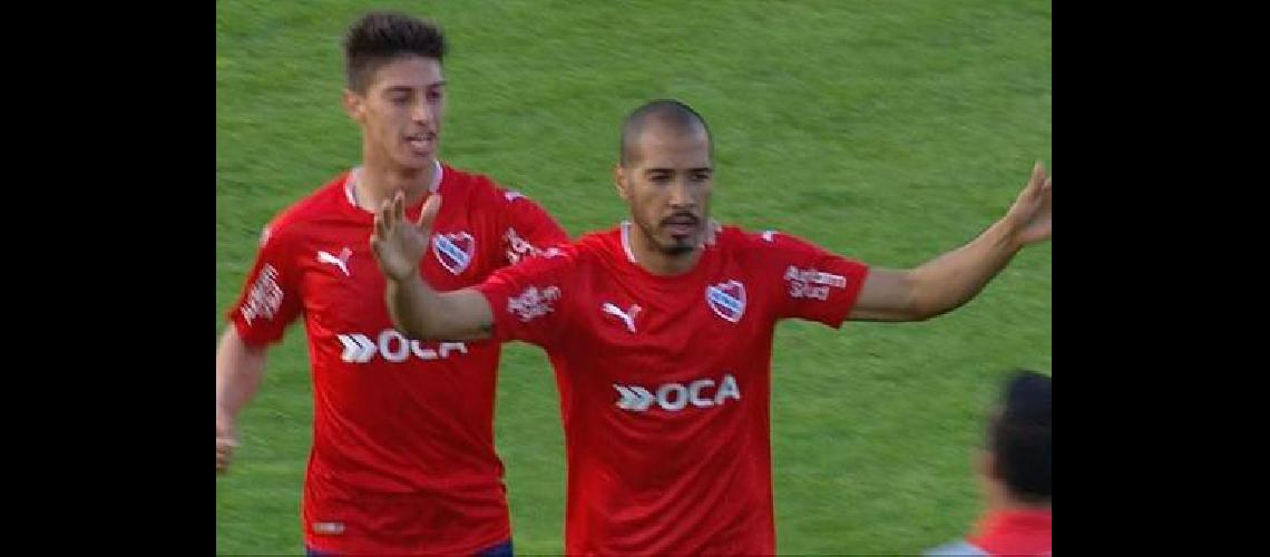 El Rojo aprovechoacute un error de Temperley y ganoacute agoacutenicamente