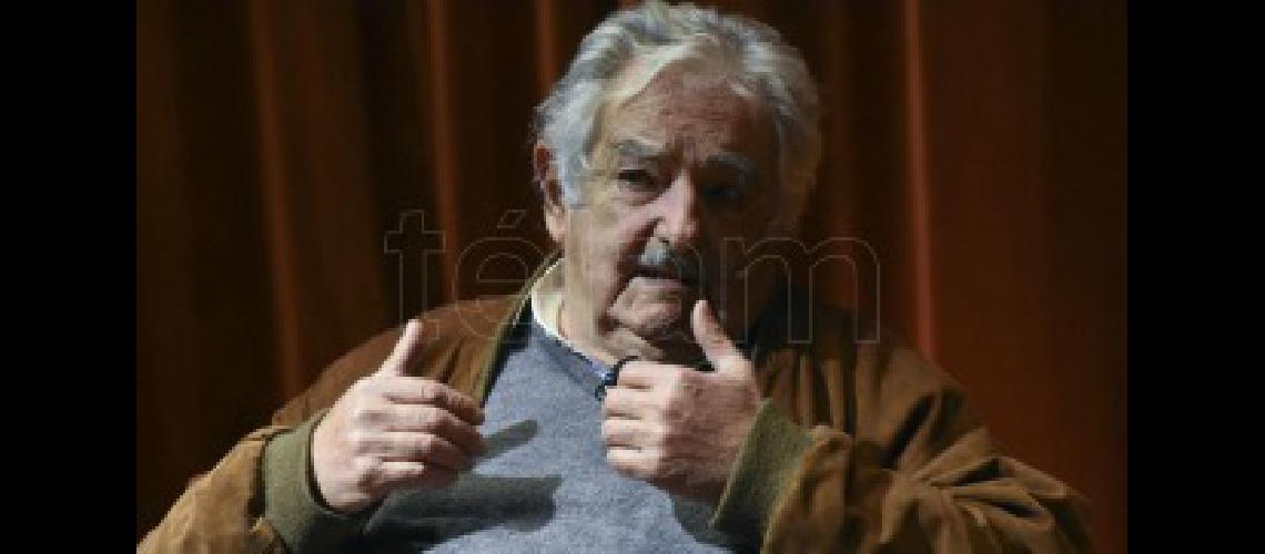 Mujica aseguroacute que el Papa honra a la humanidad entera