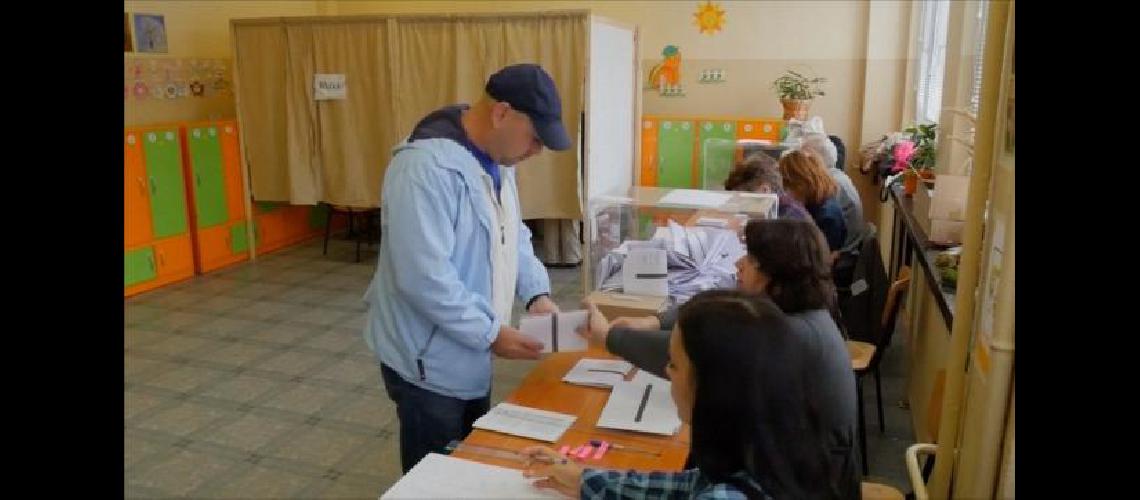 Radev se impuso en las presidenciales buacutelgaras pero no logroacute evitar el ballotage