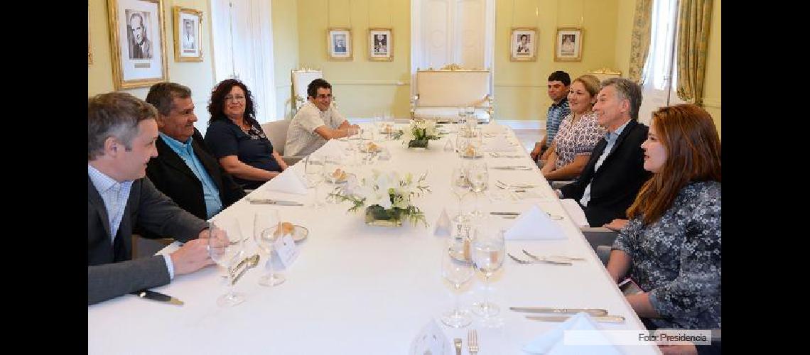 Macri almorzoacute con vecinos del interior del paiacutes y presidioacute reuniones de gestioacuten