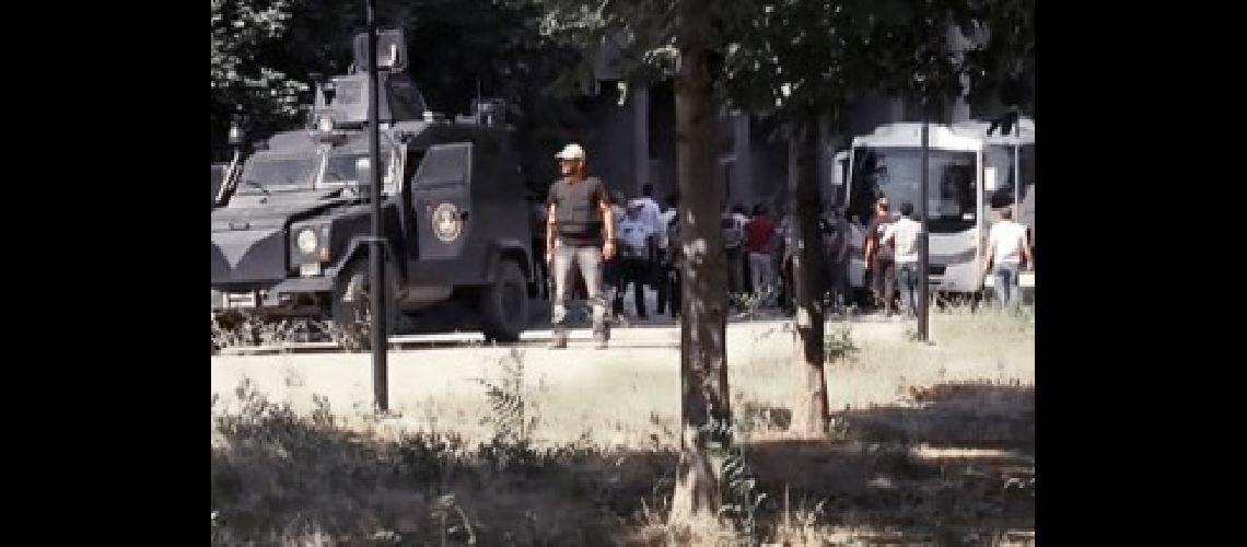 Arrestan al editor en jefe del diario opositor Cumhuriyet