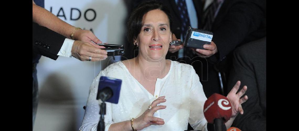 El Senado ahorroacute 1000 millones y los destinaraacute a programas sociales