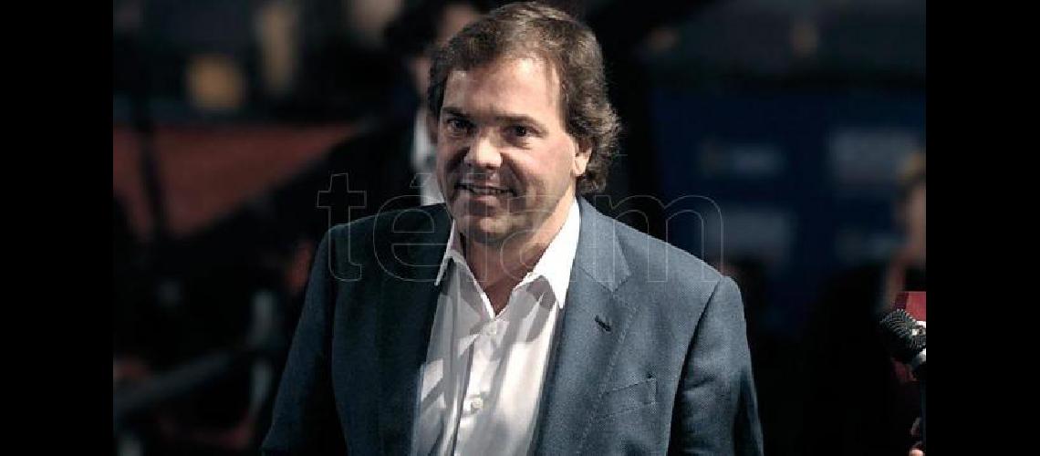 Piden la inhibicioacuten de bienes y la prohibicioacuten de salir del paiacutes para Alberto Peacuterez