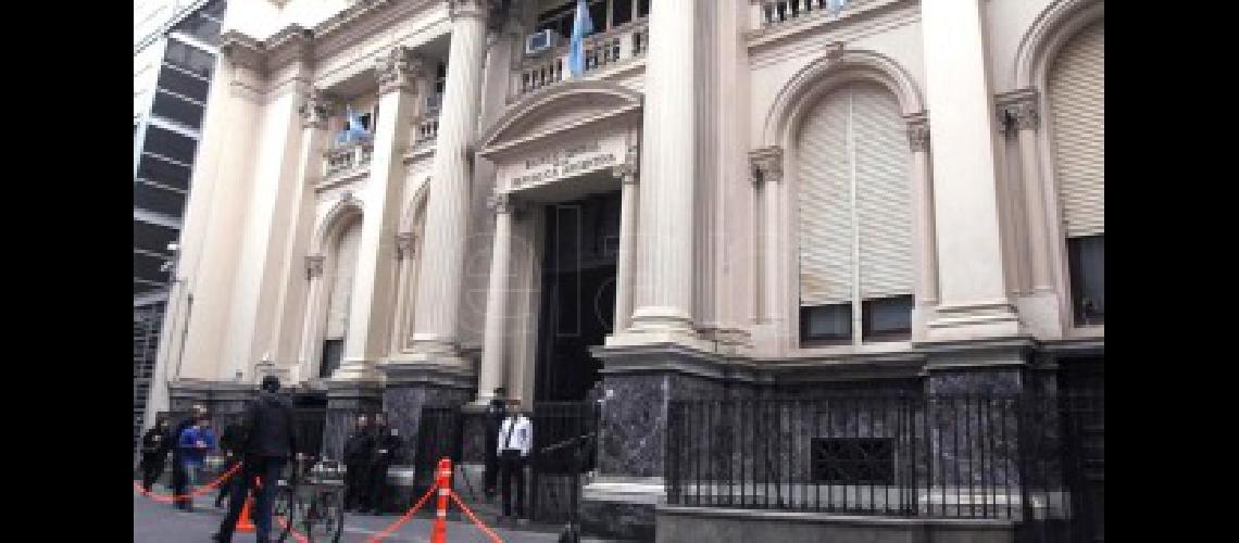 Los menores de edad podraacuten tener cajas de ahorro