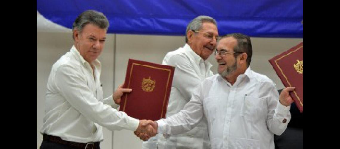 Santos y las FARC firmaron el nuevo acuerdo de paz