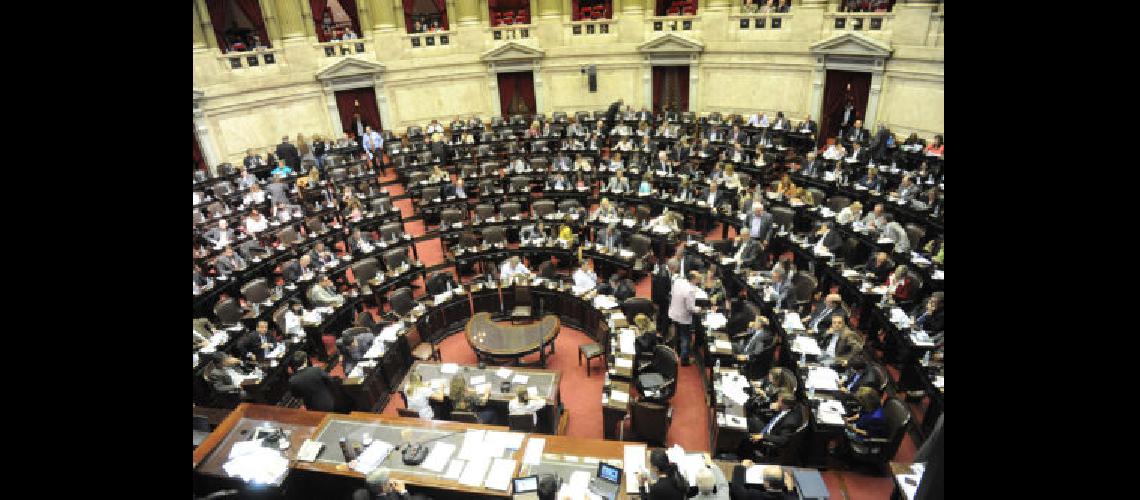 Teacutelam Buenos Aires 31102012 La Caacutemara de Diputados convertiraacute en ley este mieacutercoles la reforma que habilita el voto a los jovenes de 16 antildeos Foto- Fernando SturlaTeacutelamef