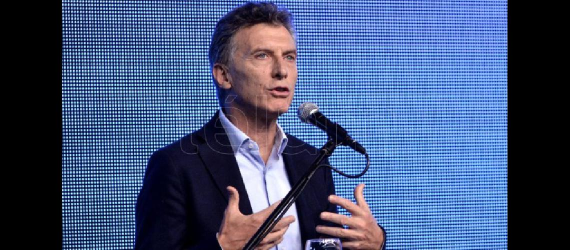 Macri se someteraacute a una microcirugiacutea laacuteser por una disfoniacutea
