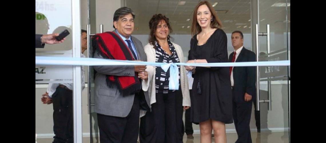 Vidal inauguroacute dos hospitales acompantildeada por referentes peronistas