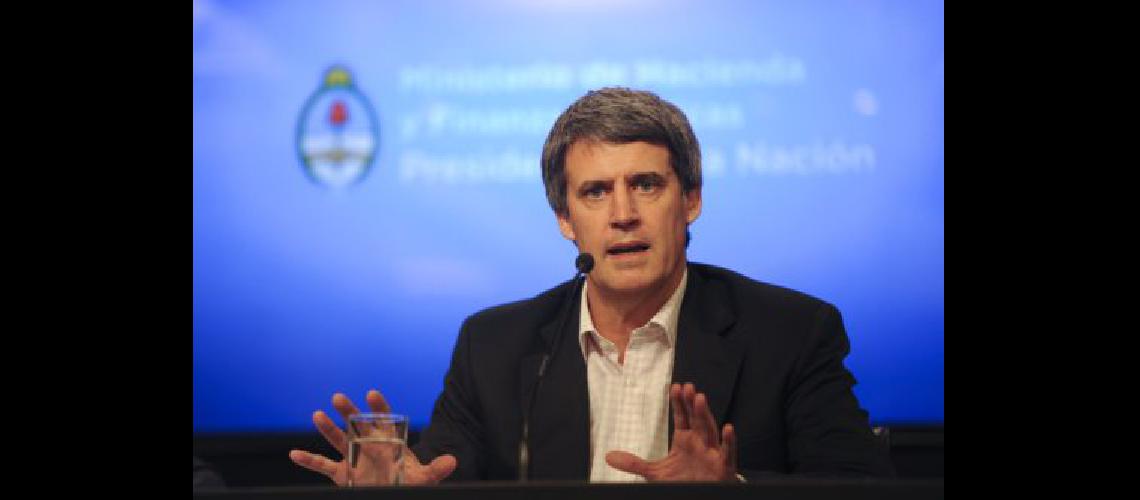 Prat-Gay defendioacute su gestioacuten tras ser despedido por Macri