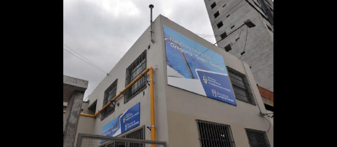 p3-inscriben-para-clases-de-natacion-gratuitas-a-todos-los-vecinos-en-la-pileta-guyo-sember-03-1