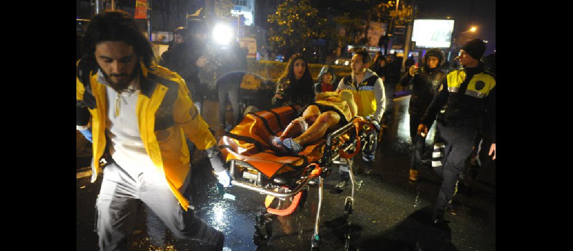 Un ataque en una discoteca en Estambul dejoacute al menos 39 muertos