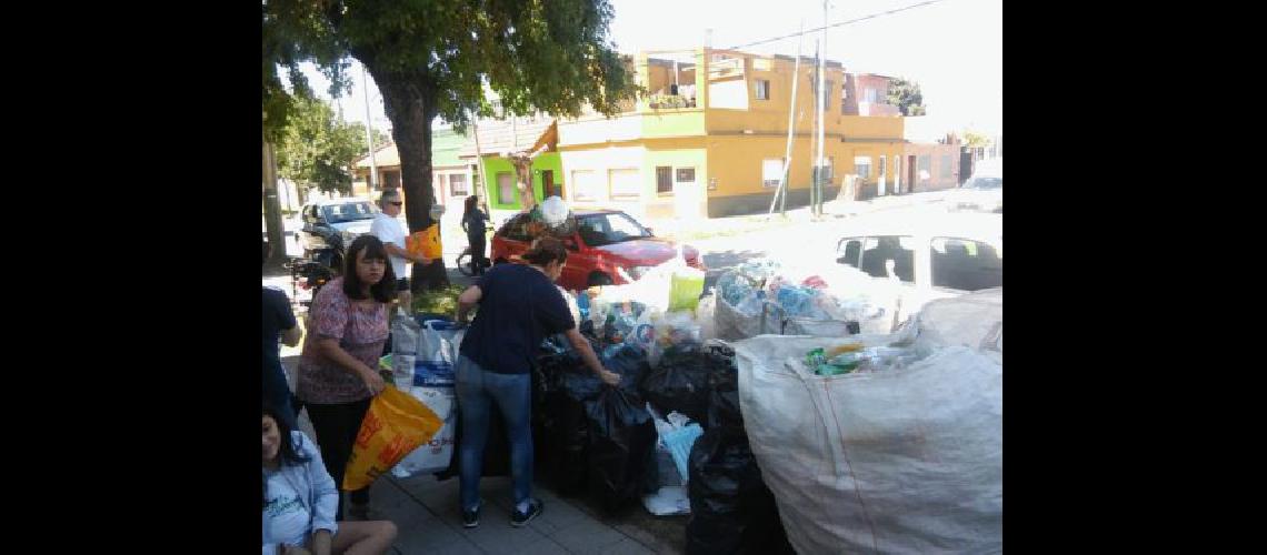 Nueva jornada de reciclado en el Club para Siempre