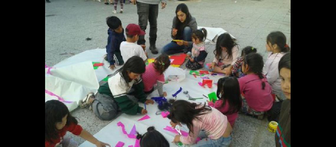 Arrancoacute la colecta de uacutetiles escolares