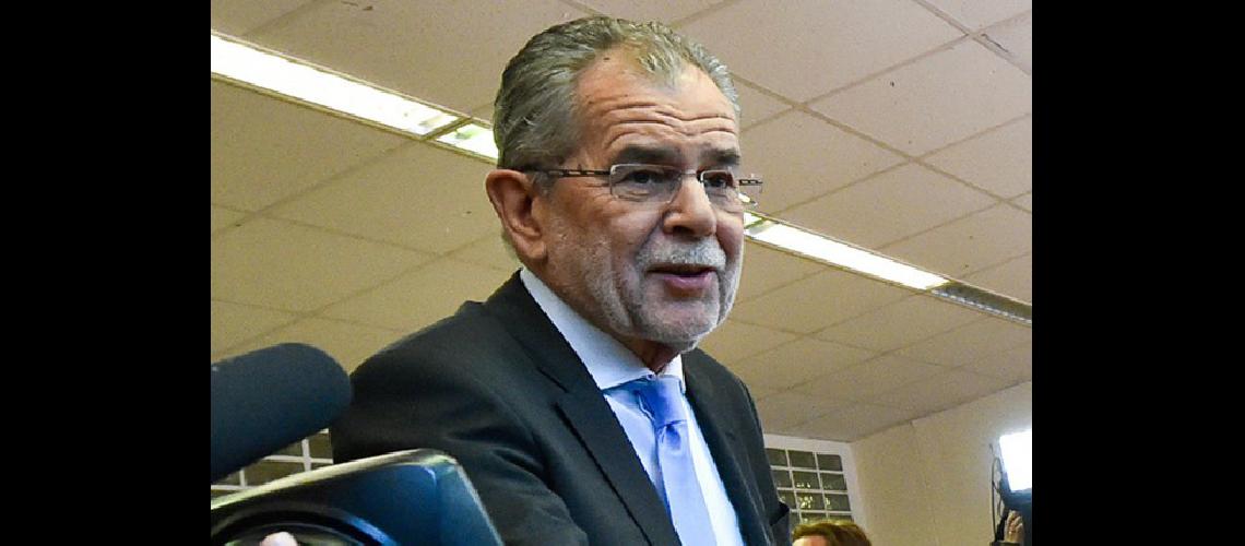 El ecologista Alexander Van der Bellen juroacute como presidente