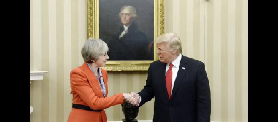 En la Casa Blanca May pidioacute que Estados Unidos no se aleje del mundo para evitar un eclipse de Occidente