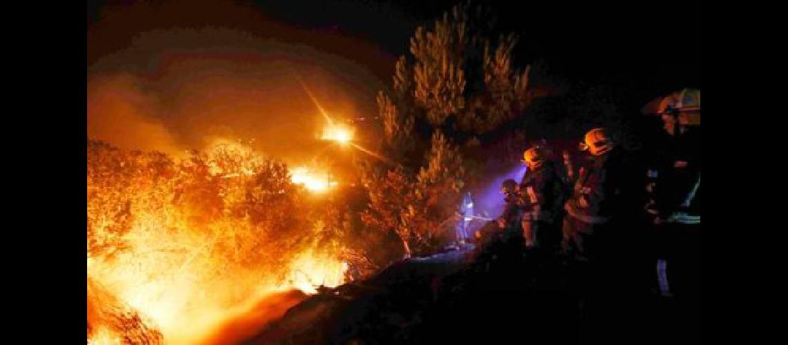 Chile- evacuacutean a maacutes de 200 pobladores de Portezuelo por el avance del fuego