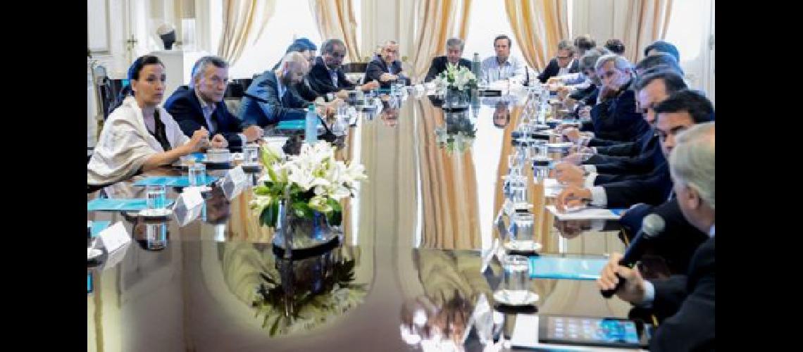 Macri analizoacute junto a su gabinete la marcha de la economiacutea