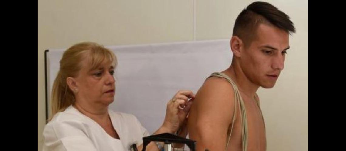 Auzqui pasoacute la revisioacuten meacutedica y solo falta que firme su contrato
