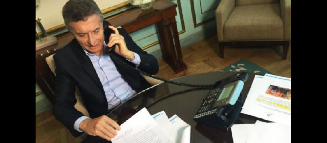 Macri telefoneoacute a un damnificado por las inundaciones y a una alumna jujentildea