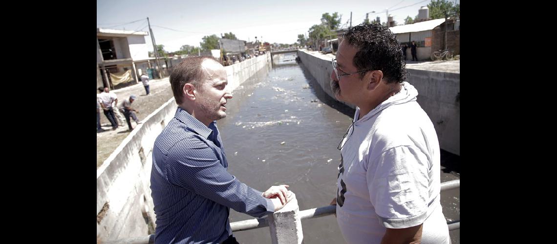 Para evitar inundaciones limpian y ensanchan el Arroyo Santa Catalina