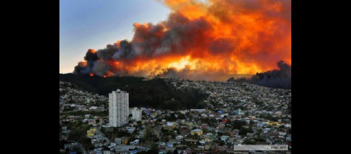 Persisten 40 focos de incendios forestales con maacutes de 600 mil hectaacutereas afectadas