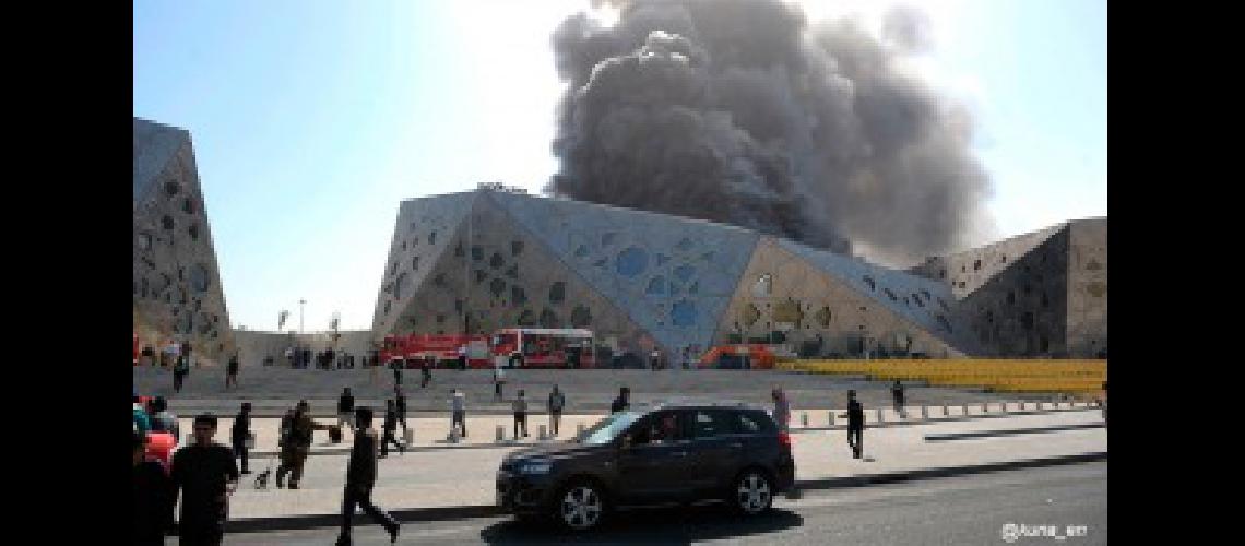 Se incendioacute la casa de oacutepera de Kuwait recieacuten inaugurada