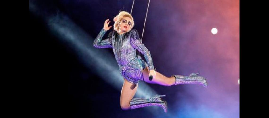 Lady Gaga hizo delirar a los fans del Super Bowl con sus hits
