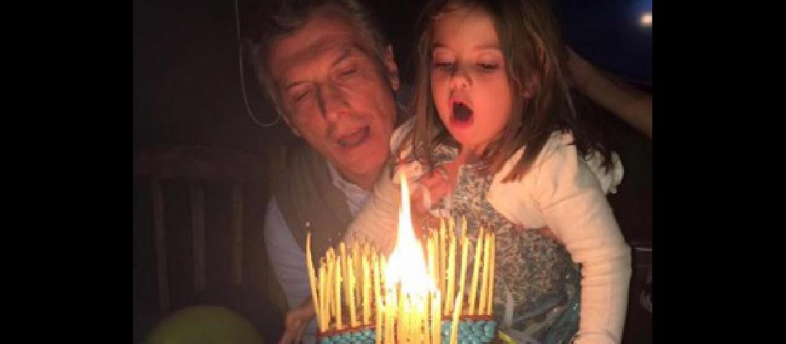 Macri celebra su cumpleantildeos con su familia en San Martiacuten de los Andes